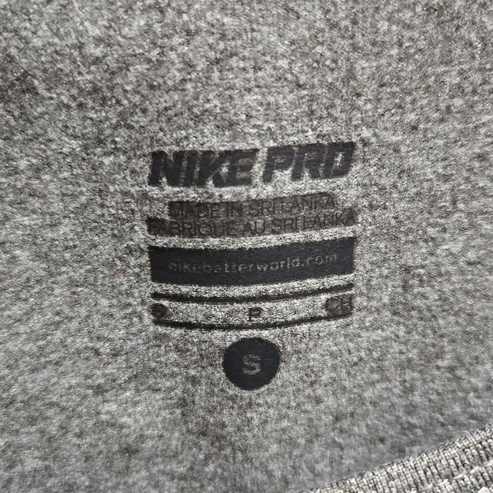 Nike Women’s Long-Sleeve Crew Top in Heather Gray - Picture 3 of 6